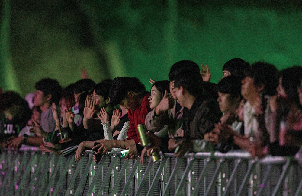 2025.09.23. 국립한국교통대학교 개교 120주년 기념 국원대동제를 즐기는 학생들